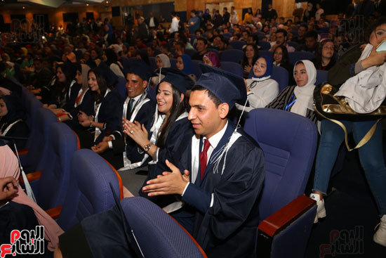 حفل مناقشة مشروعات تخرج طلاب كلية الإعلام بجامعة النهضة (7)