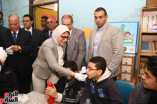 وزيرة الصحة تطلق حملة القضاء على الديدان  (8)