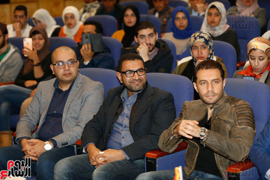 حفل مناقشة مشروعات تخرج طلاب كلية الإعلام بجامعة النهضة (9)