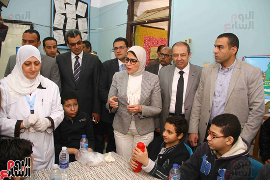 وزيرة الصحة تطلق حملة القضاء على الديدان  (12)