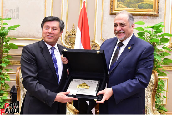 عبد الهادى القصبى رئيس ائتلاف دعم مصر  وعارف عثمانوف، سفير دولة أوزبكستان  (1)