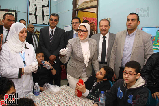 وزيرة الصحة تطلق حملة القضاء على الديدان  (10)