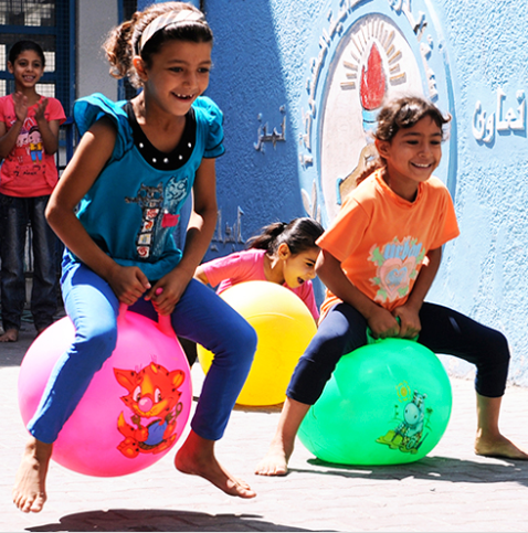 أطفال من غزة يظهر عليهم معالم السعادة