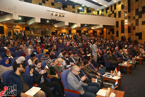 حفل مناقشة مشروعات تخرج طلاب كلية الإعلام بجامعة النهضة (6)