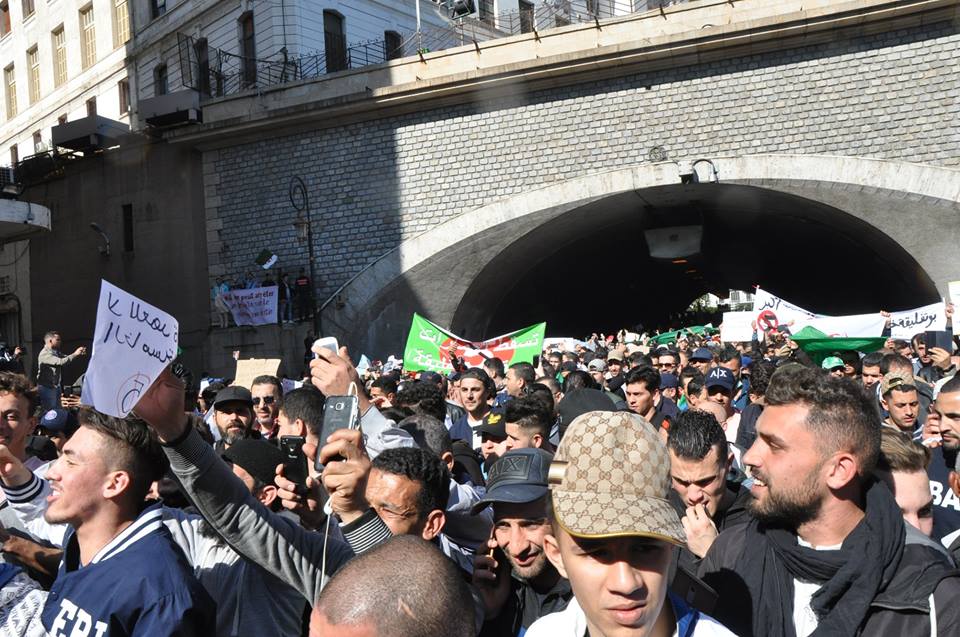 انتفاضة عارمة للجزائريين