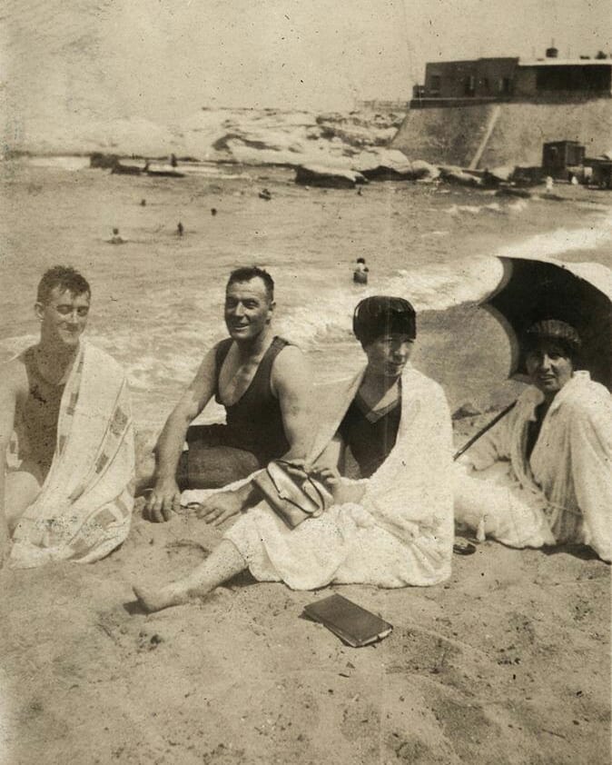 صورة تاريخية من شاطئ الإسكندرية تعود إلى عشرينيات القرن الماضى