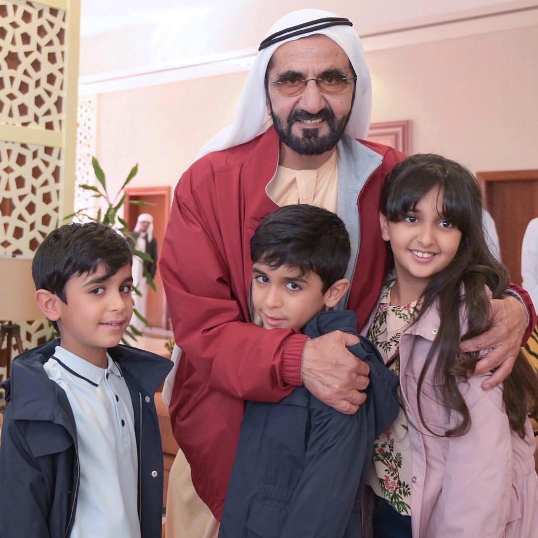الشيخ محمد بن راشد يلتقى أحفاده خلال زيارته إلى البحرين