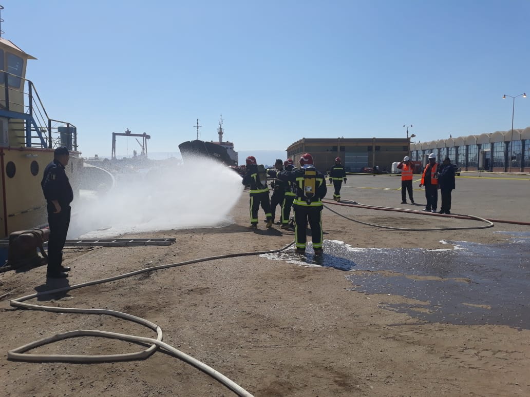مناورة طوارئ حريق ومفرقعات بميناء السويس (1)