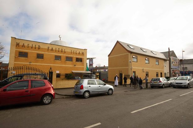 الاعتداء على 5 مساجد (11)