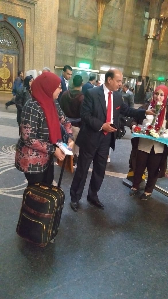 توزيع ورود على ركاب محطة مصر (10)