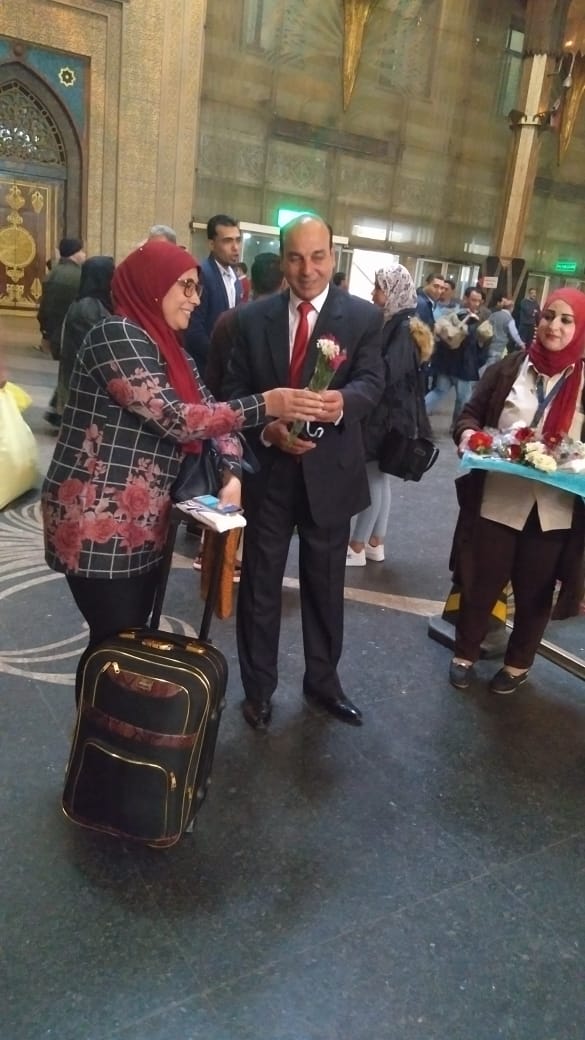 توزيع ورود على ركاب محطة مصر (12)