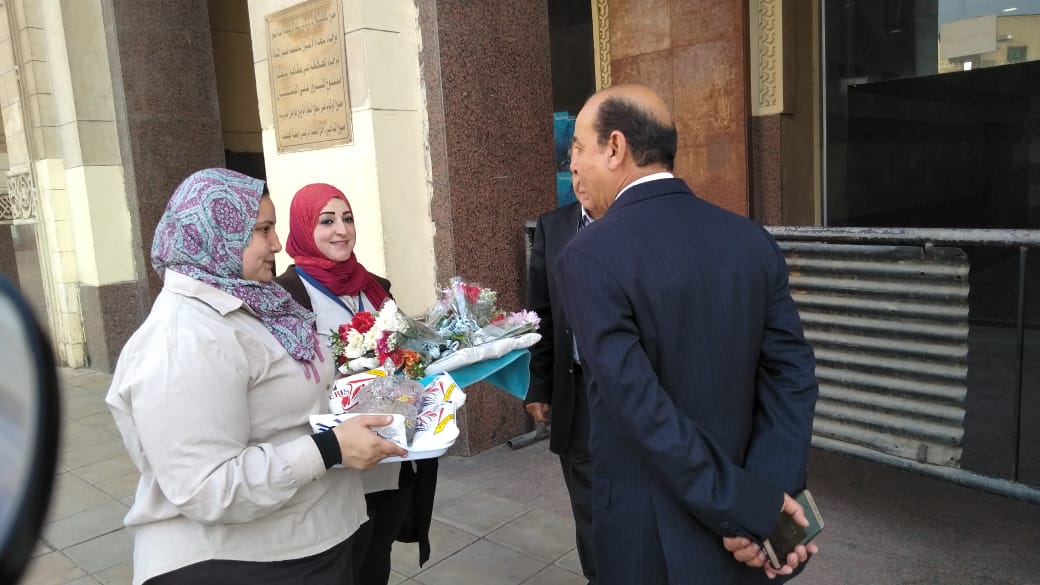 توزيع ورود على ركاب محطة مصر (3)