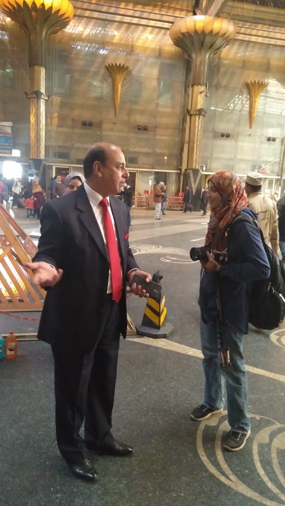 توزيع ورود على ركاب محطة مصر (5)