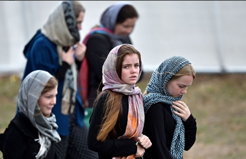 فتيات يضعن الحجاب تضامنا مع المسلمين