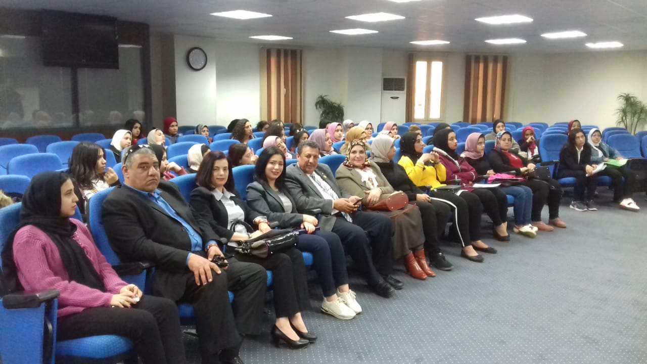 جزء من اجتماعات فريق عمل متطوعة مصرية