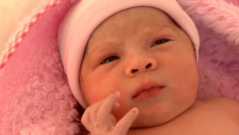 الطفلة الطفلة