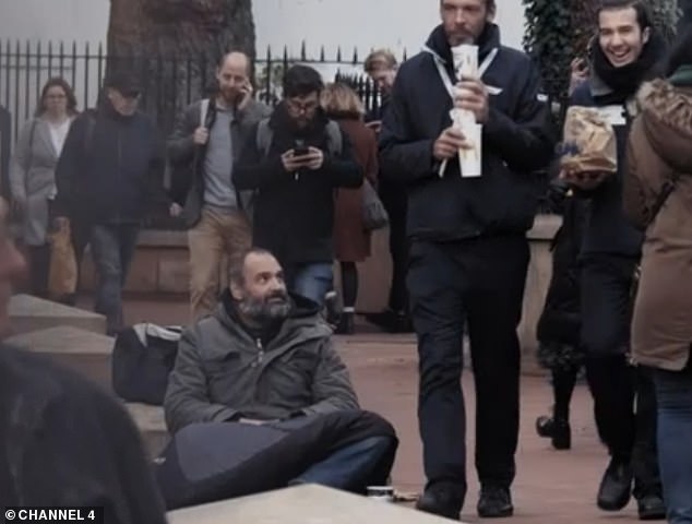 إد يتسول فى الشارع إد يتسول فى الشارع