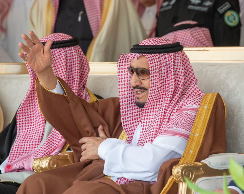 الملك سلمان بن عبد العزيز خلال فعاليات الحفل الختامى للمهرجان
