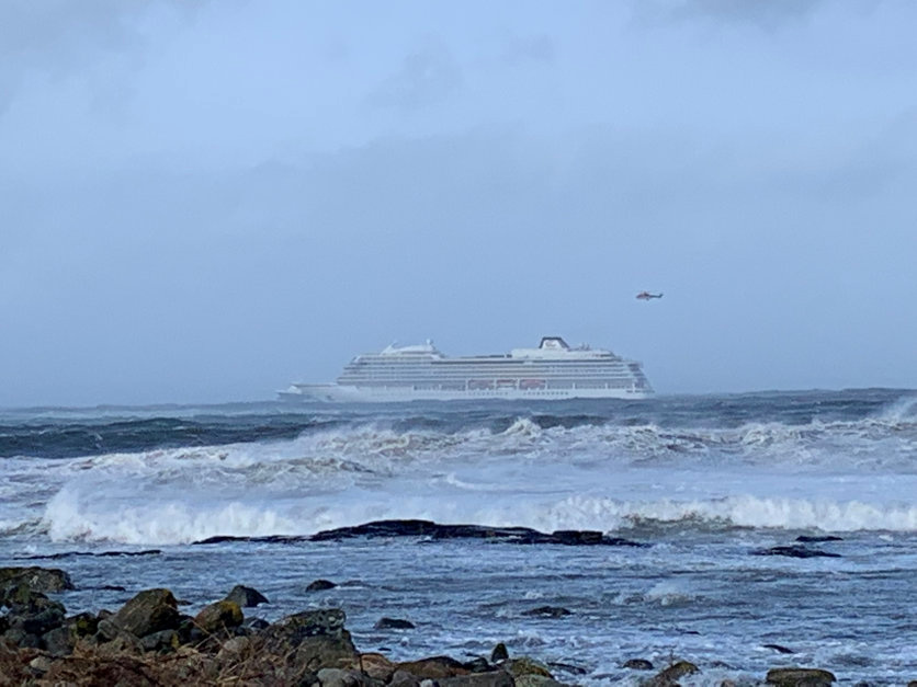 جنوح سفينة سياحية قبالة سواحل النرويج (1)