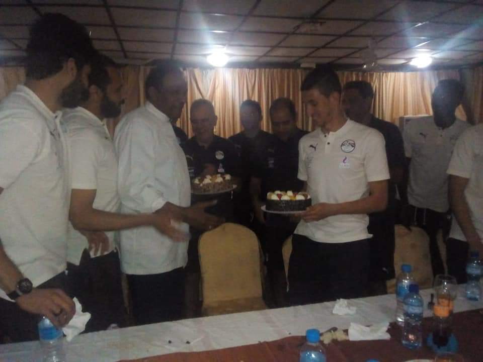المنتخب يحتفل بعيد ميلاد "فتوح" قبل مواجهة النيجر