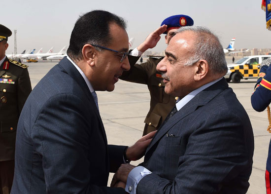 رئيس الوزراء ونظيره العراقى لدى وصوله للقاهرة (1)