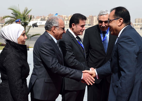 رئيس الوزراء ونظيره العراقى لدى وصوله للقاهرة (5)