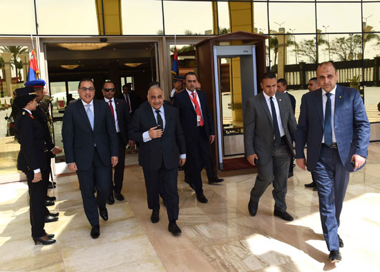 رئيس الوزراء ونظيره العراقى لدى وصوله للقاهرة (9)