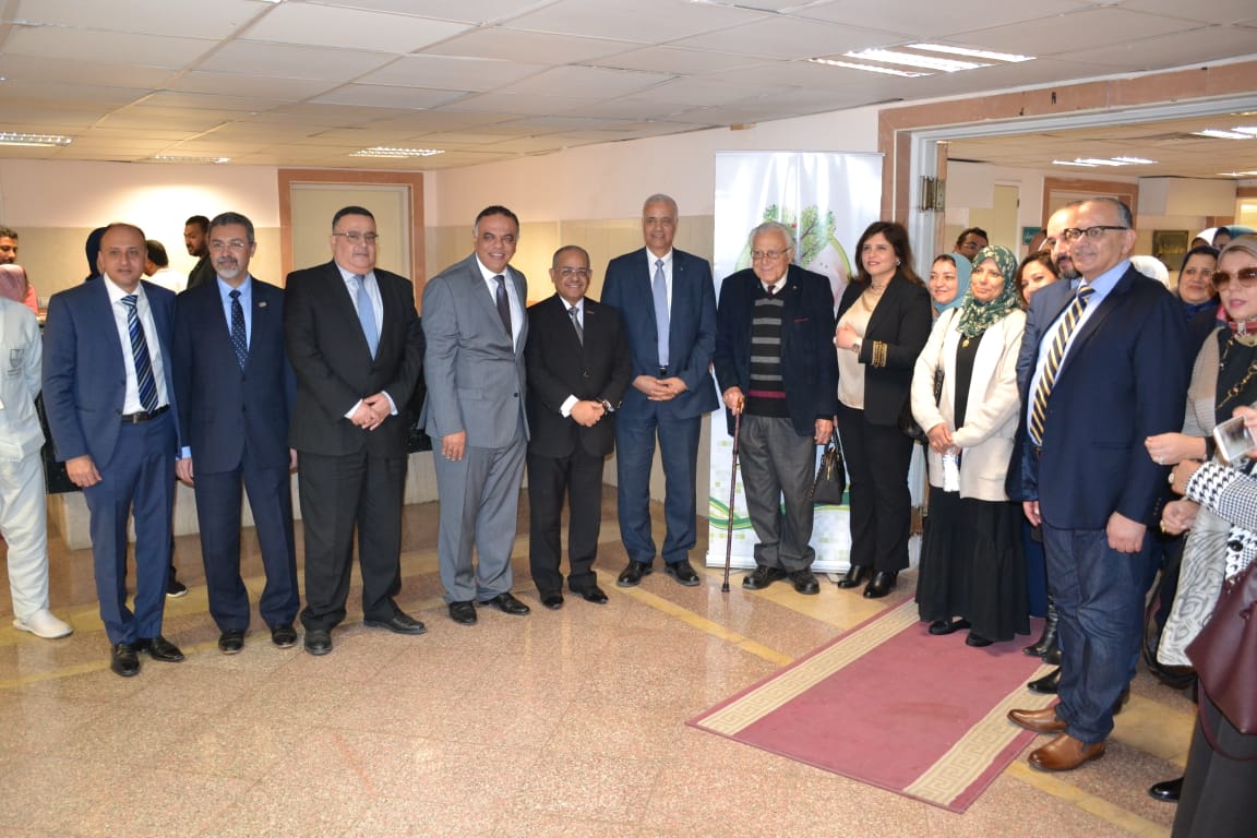 رئيس جامعة الإسكندرية يفتتح مجموعة تطويرات بمستشفى سموحة لطب الأطفال (1)