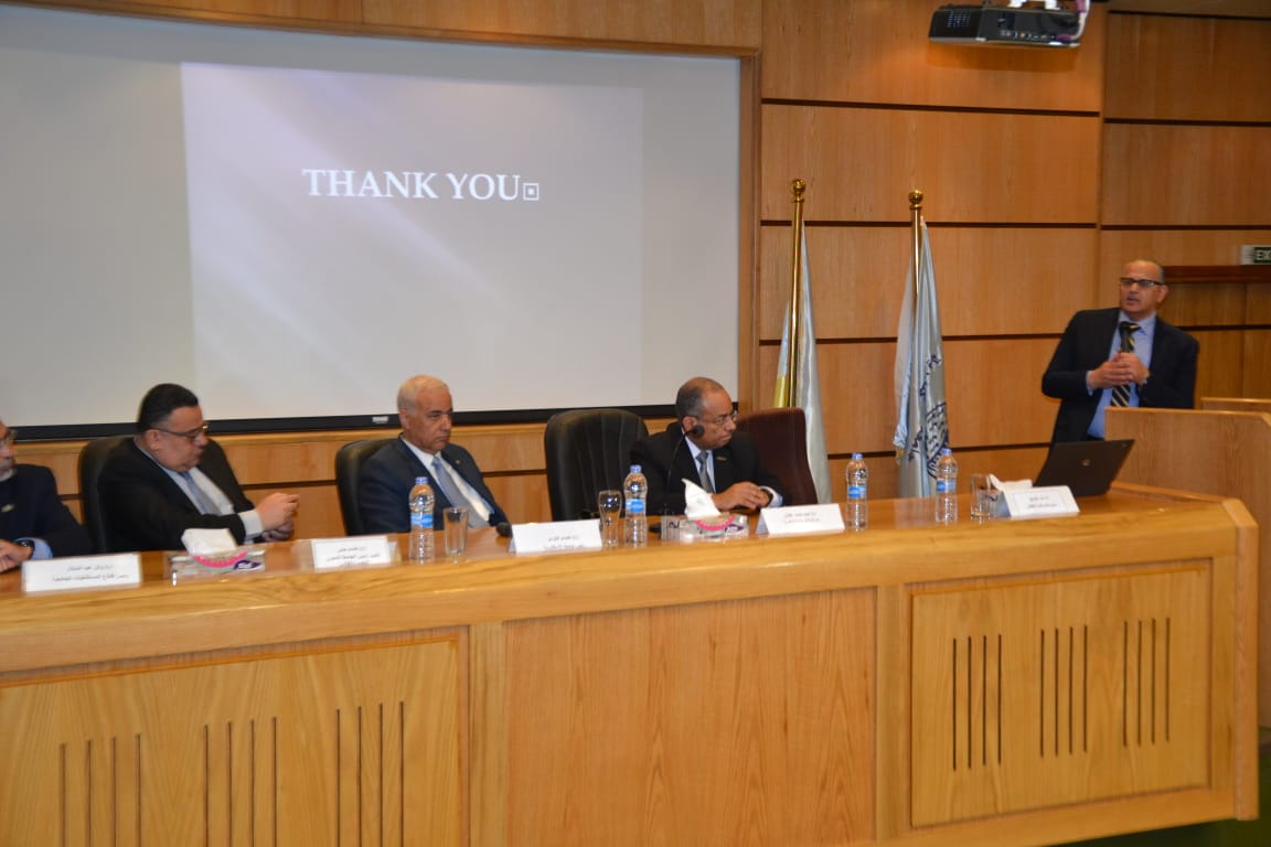 رئيس جامعة الإسكندرية يفتتح مجموعة تطويرات بمستشفى سموحة لطب الأطفال (4)