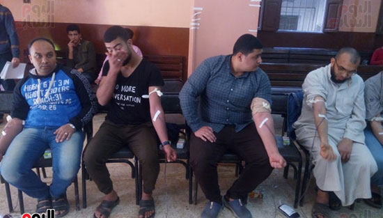 شباب قرية دنديط بالدقهلية يتبرعون بـ600 كيس دم لأهالى قريتهم (11)