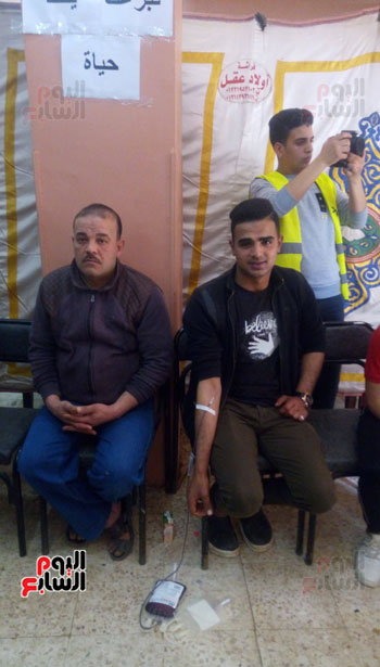 شباب قرية دنديط بالدقهلية يتبرعون بـ600 كيس دم لأهالى قريتهم (6)
