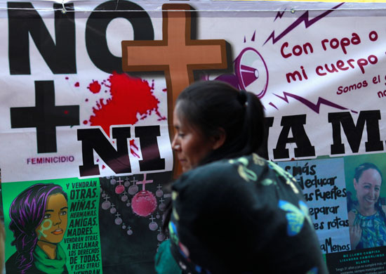 سيدات مكسيكو سيتى يتظاهرن ضد العنف وقتل النساء فى المكسيك  (6)