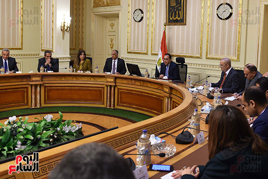 رئيس الوزراء يعقد اجتماعا مع مطورين عقاريين ويتابع مشروعات العاصمة الإدارية (5)