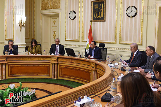 رئيس الوزراء يعقد اجتماعا مع مطورين عقاريين ويتابع مشروعات العاصمة الإدارية (6)