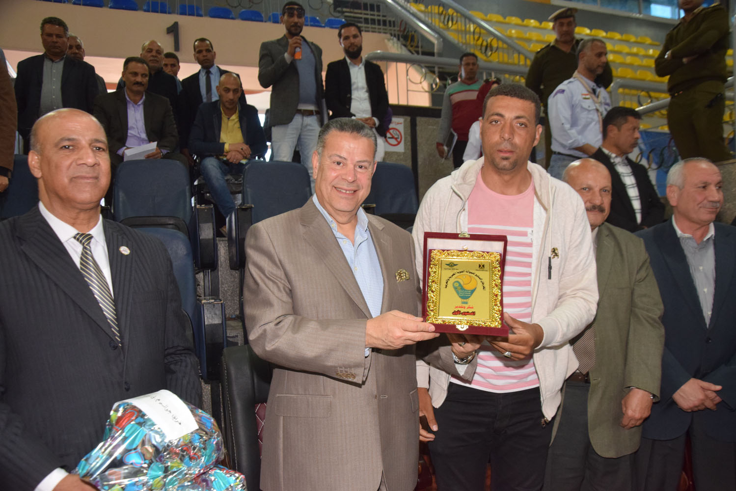 محافظ بني سويف يكرم الفائزين في مسابقات مهرجان الشباب (13)