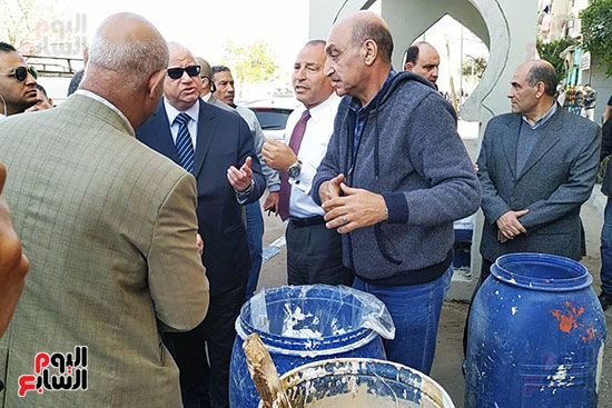 وزير التنمية المحلية ومحافظ القاهرة يتفقدان غرفة مراقبة استاد السلام (2)
