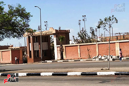 وزير التنمية المحلية ومحافظ القاهرة يتفقدان غرفة مراقبة استاد السلام (6)