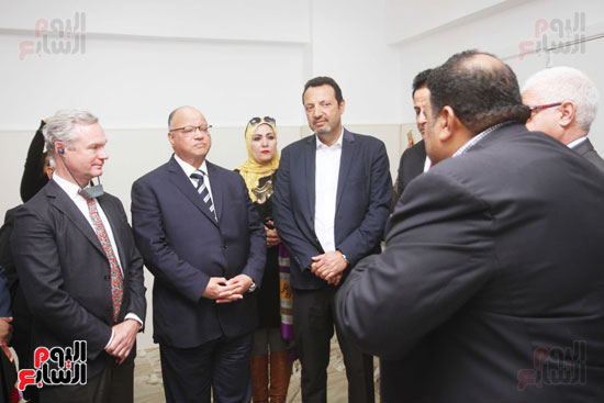إفتتاح محافظ القاهرة  مركز طبي لخدمة أهالي عزبة نصر (9)
