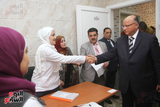 إفتتاح محافظ القاهرة  مركز طبي لخدمة أهالي عزبة نصر (6)