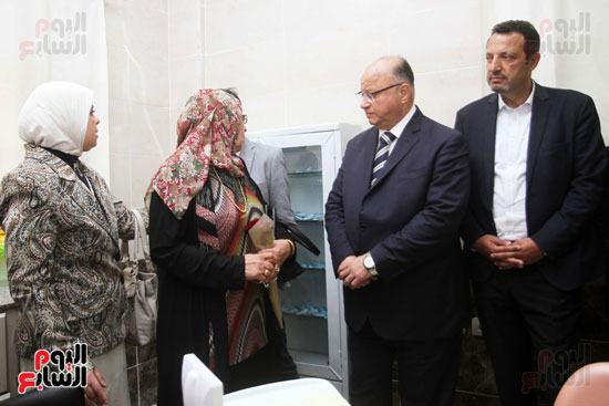 إفتتاح محافظ القاهرة  مركز طبي لخدمة أهالي عزبة نصر (13)