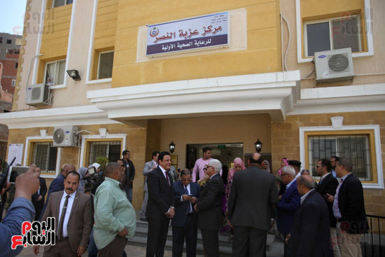 إفتتاح محافظ القاهرة  مركز طبي لخدمة أهالي عزبة نصر (21)
