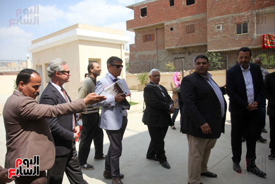 إفتتاح محافظ القاهرة  مركز طبي لخدمة أهالي عزبة نصر (22)