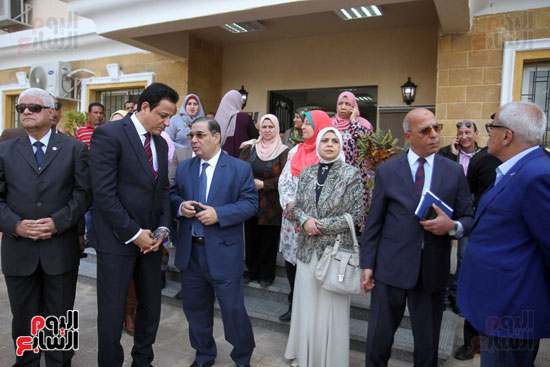إفتتاح محافظ القاهرة  مركز طبي لخدمة أهالي عزبة نصر (19)