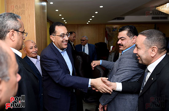 رئيس الوزراء يعقد لقاء مع نواب محافظة الفيوم بحضور القيادات التنفيذية (1)