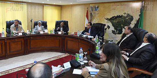 رئيس الوزراء يعقد لقاء مع نواب محافظة الفيوم بحضور القيادات التنفيذية (11)