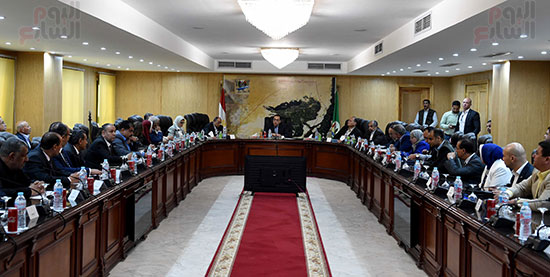 رئيس الوزراء يعقد لقاء مع نواب محافظة الفيوم بحضور القيادات التنفيذية (10)