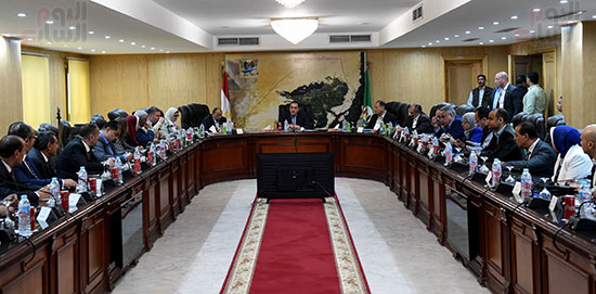 رئيس الوزراء يعقد لقاء مع نواب محافظة الفيوم بحضور القيادات التنفيذية (7)