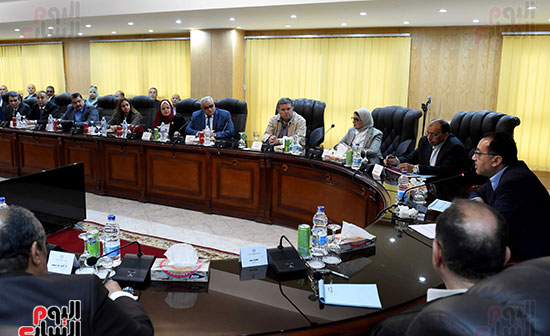 رئيس الوزراء يعقد لقاء مع نواب محافظة الفيوم بحضور القيادات التنفيذية (13)