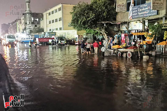 كسر ماسورة مياه فى شارع بورسعيد بالقاهرة (2)