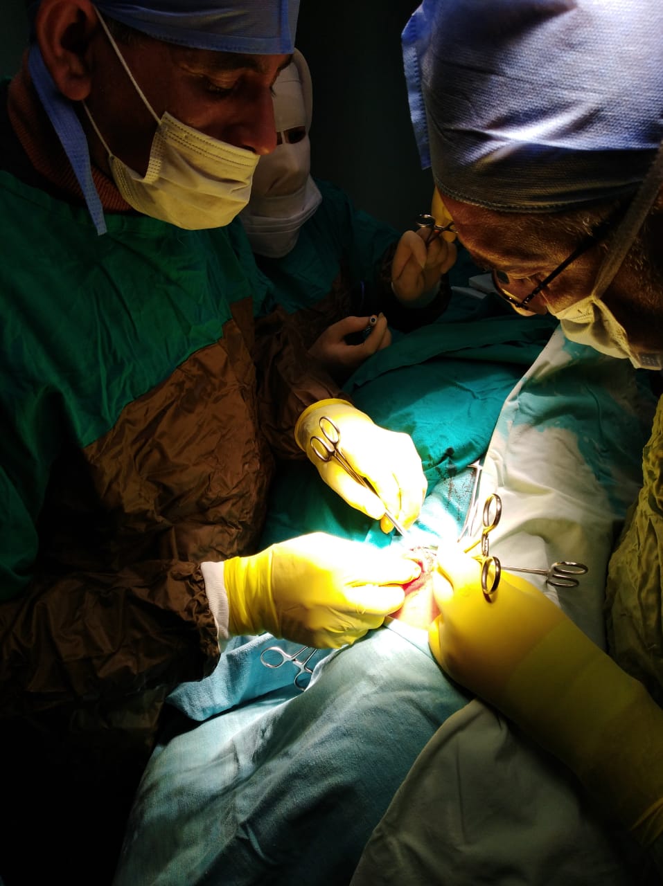 استئصال ورم سرطانى بحنجرة  (1)